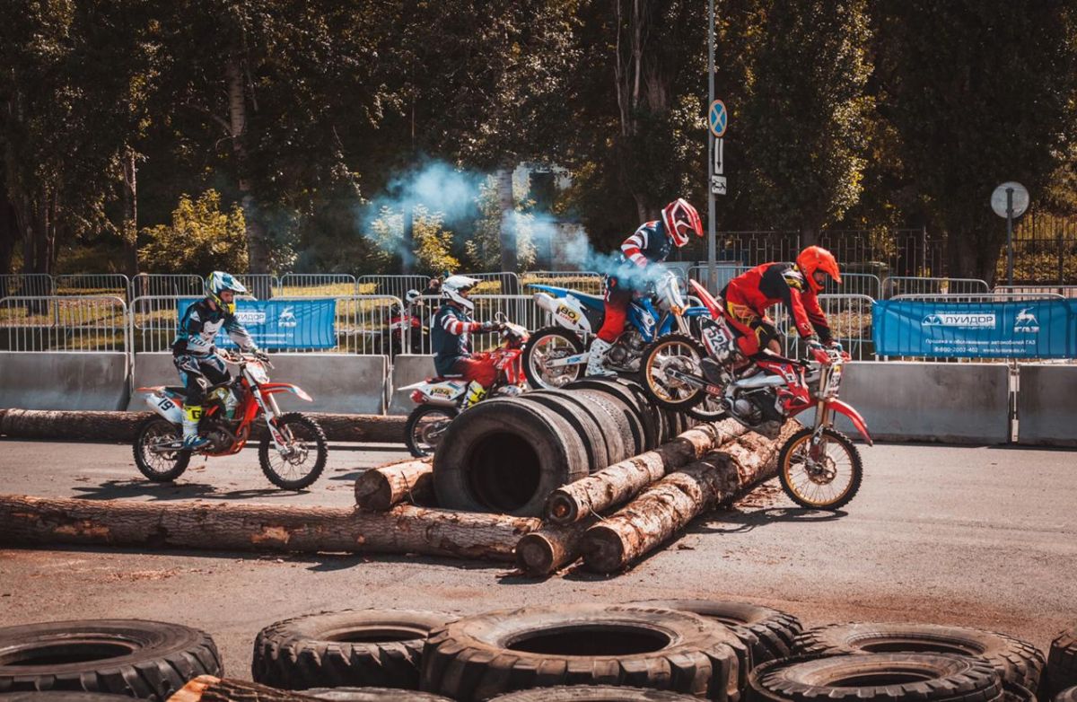 Мотофестиваль Moto Family Days 2019 украсило авиашоу ДОСААФ! | ДОСААФ  России Санкт-Петербурга и Ленинградской области | Официальный сайт