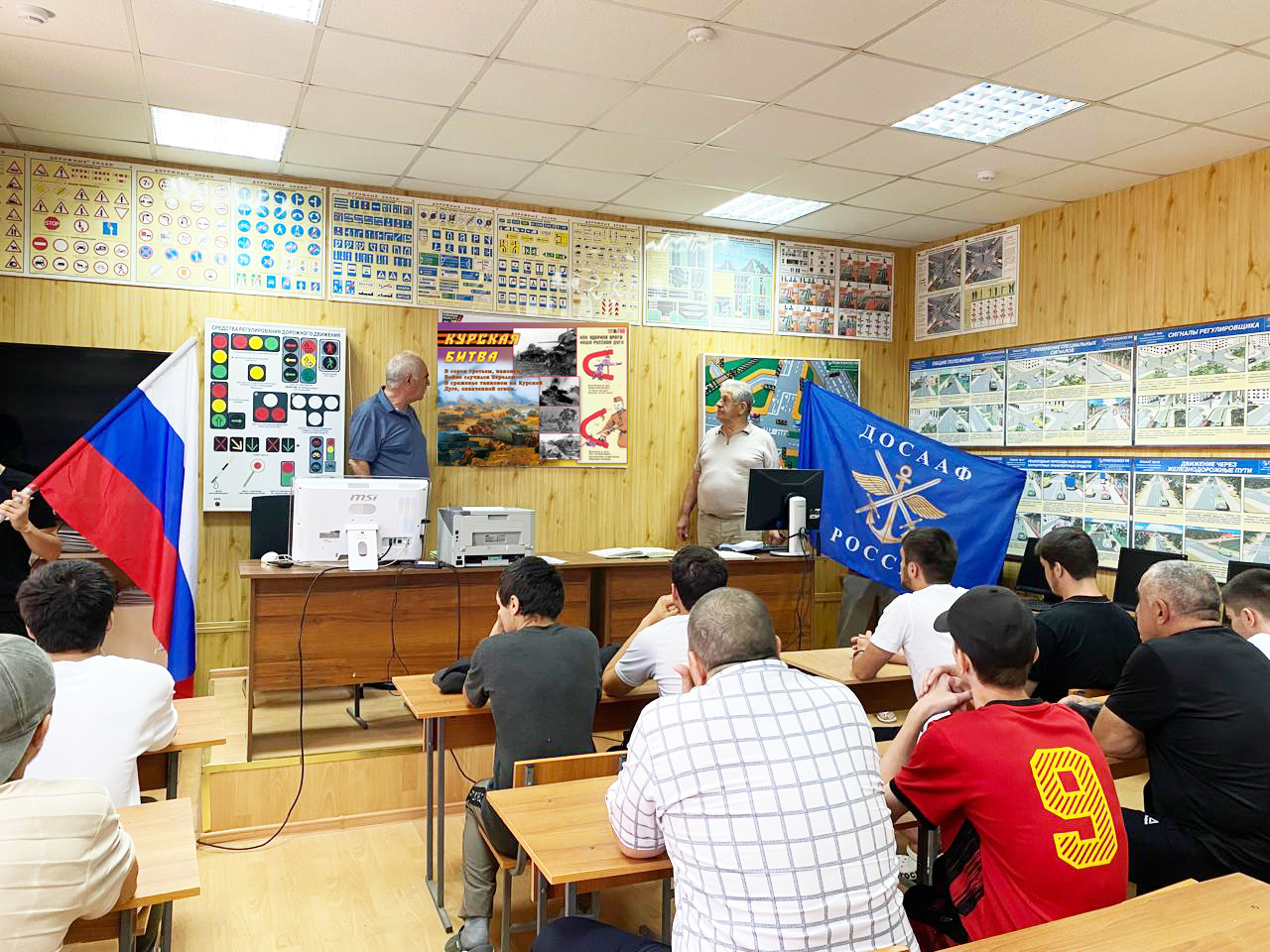 «Урок мужества» в Кизилюртовской автошколе ДОСААФ Дагестана