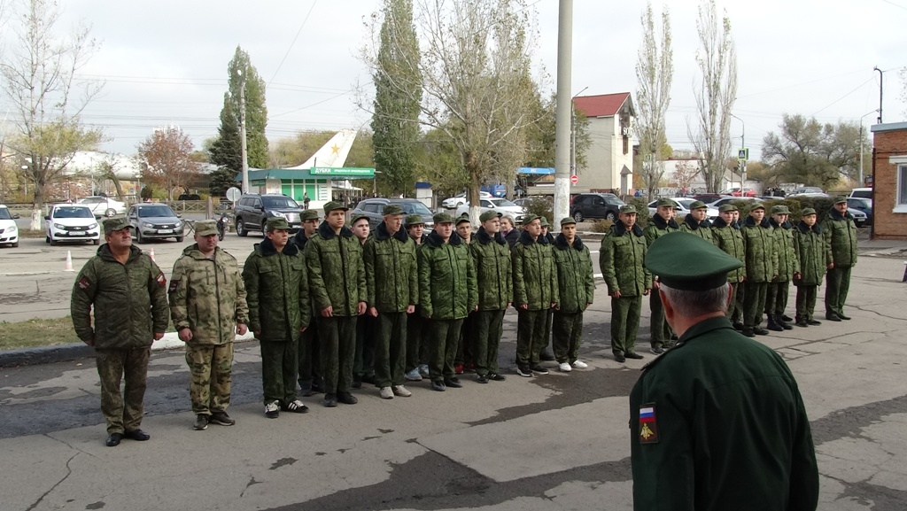 Энгельсской автошколе ДОСААФ вручена копия Знамени Победы