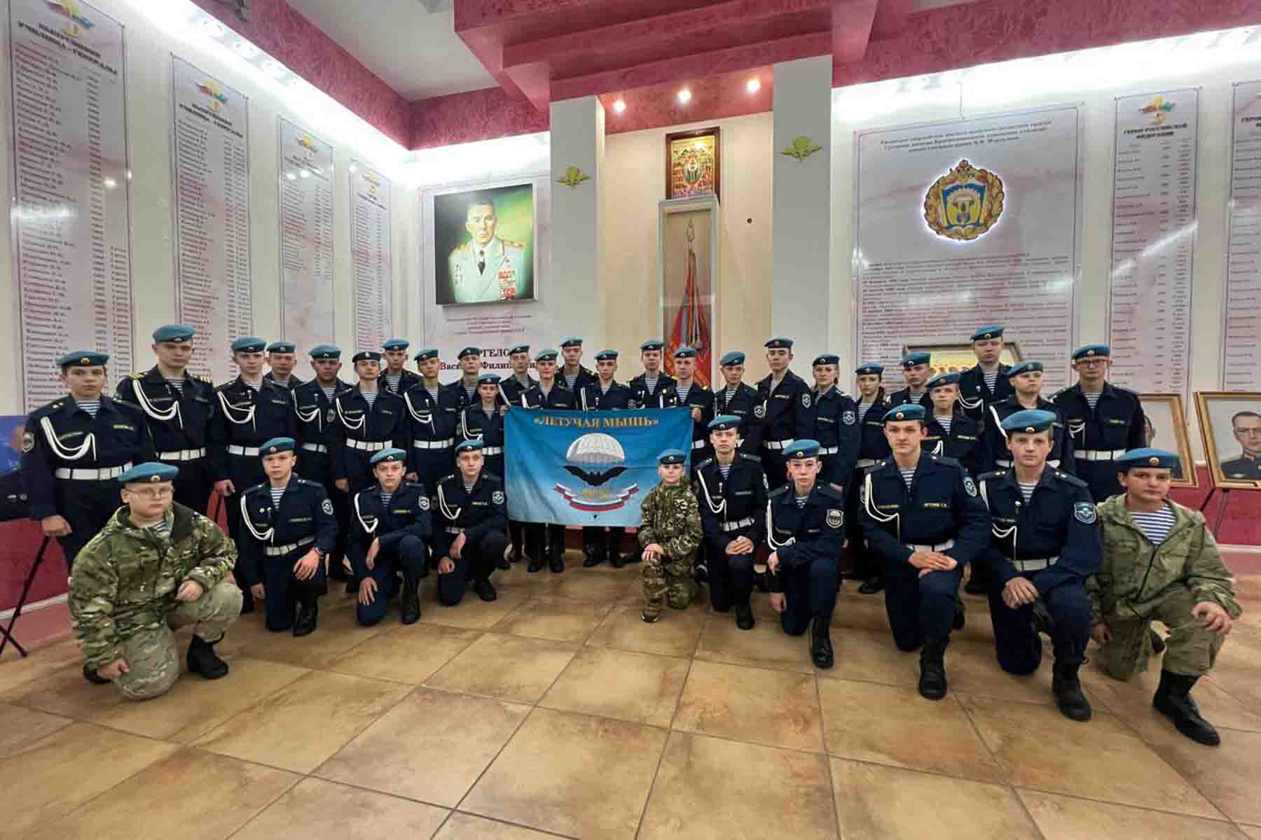 Юные грязинцы побывали в Альма-матер ВДВ