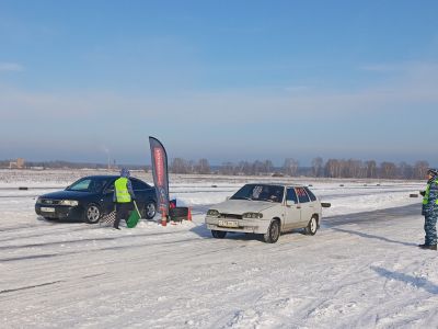 По аэродрому с ветерком…