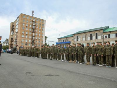 В курсантском строю только девушки…