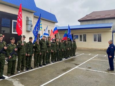 В Кизилюрте курсанты почтили память героев