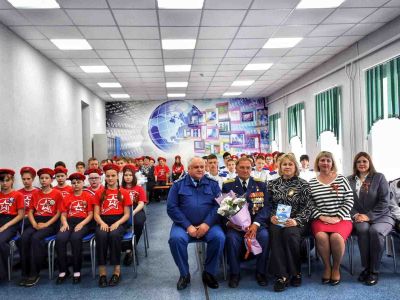 В гости к школьникам пришел Герой Советского Союза