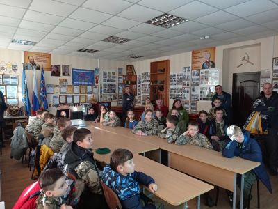 Поисковики Севастополя провели «Урок мужества», посвященный Сталинградской битве