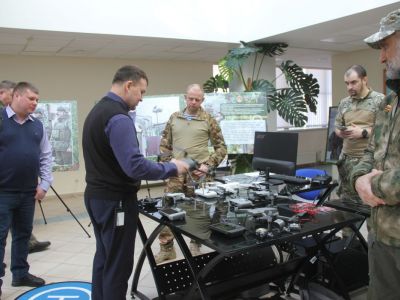 В Самаре жители подержали в руках оружие…