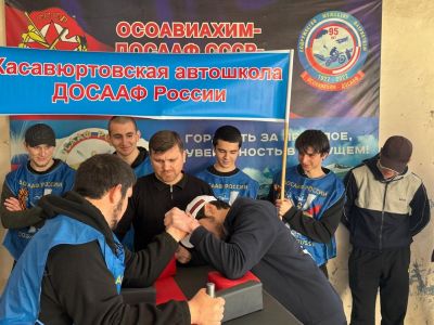 Хасавюртовская молодежь боролась на руках…