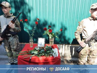 Памяти героя: в Ялте открыли мемориальную доску Руслану Алмазову