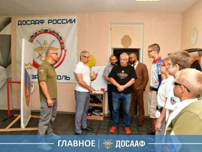 Денис Добряков посетил спортивно-стрелковый клуб «Альфа-Выстрел» при севастопольском ДОСААФ России